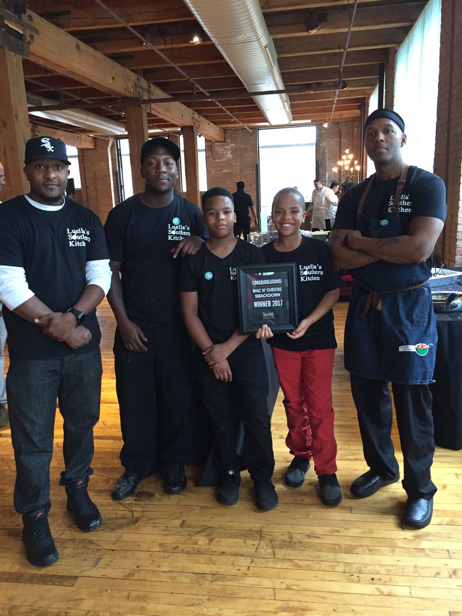rpublichouse's tweet photo. Congrats to Louella's Southern Kitchen!! Fun times! #TOCMacSmack https://t.co/n3BprXIsIv