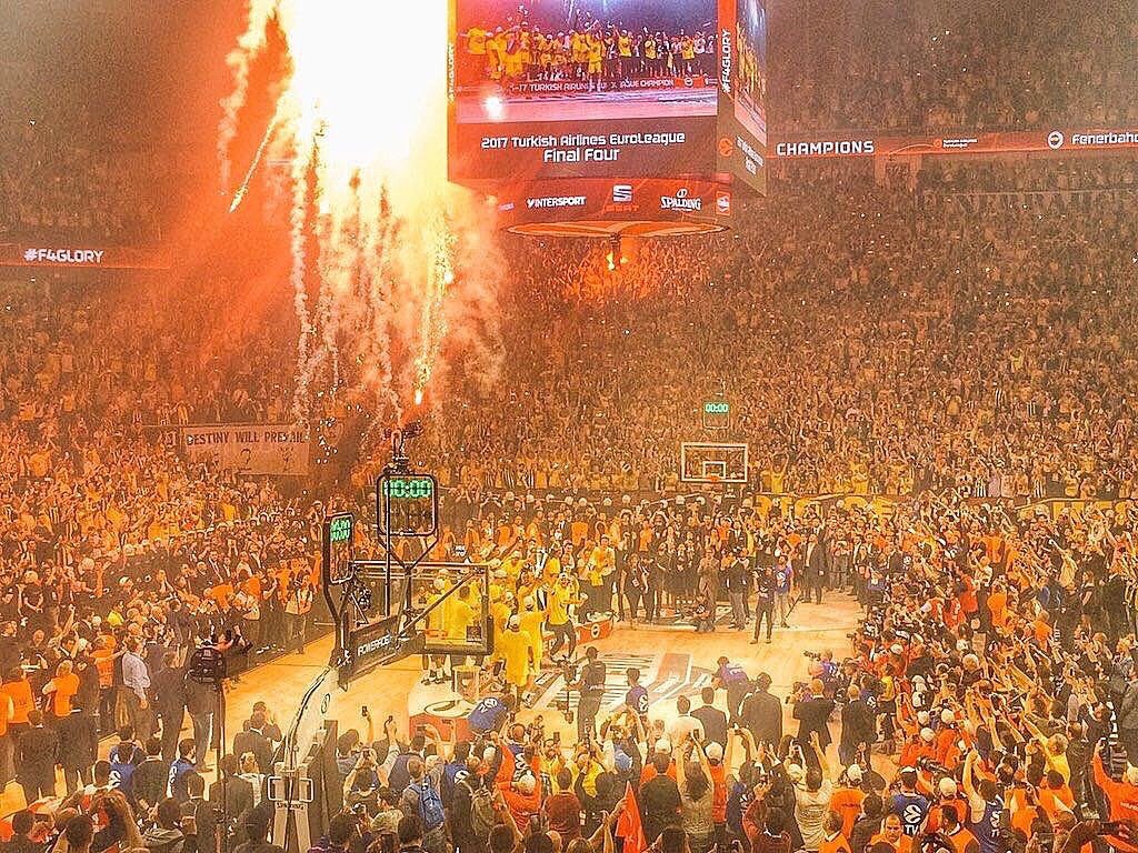 FenerliYazan's tweet photo. Yok Böyle Güzellik !!!
#FENER4GLORY https://t.co/VYunFxhxDV