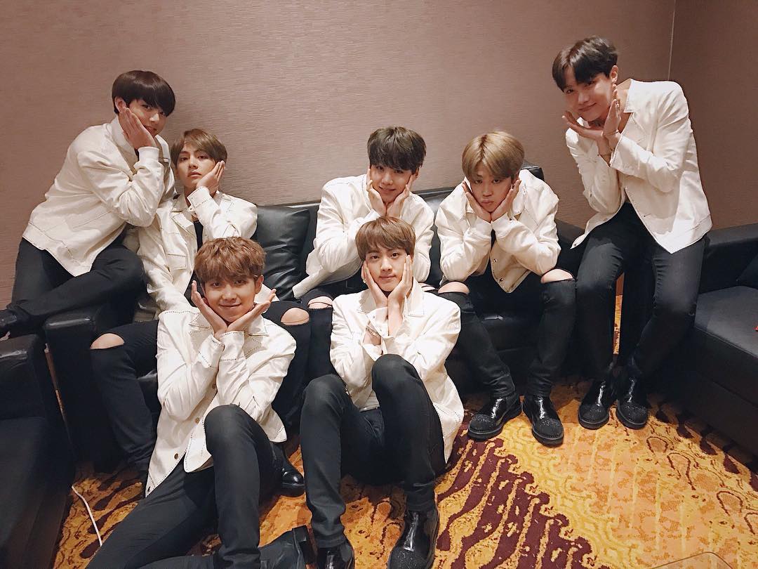MonicaRZK's tweet photo. Nomu nomu degdegan 😶😶

I vote for @BTS_twt for the #BTSBBMAs Top Social Artist Award https://t.co/wHHic5pdco