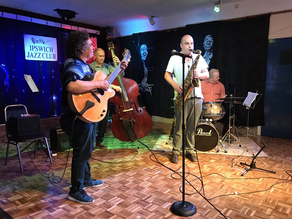 ipsjazzandblues's tweet photo. A real #guitar masterclass 2nite at The Cali. #HowardAlden in sensational form with #OllyWilby #SimonWoolf & #SebastiaanDeKrom. https://t.co/Q6FdKhripI