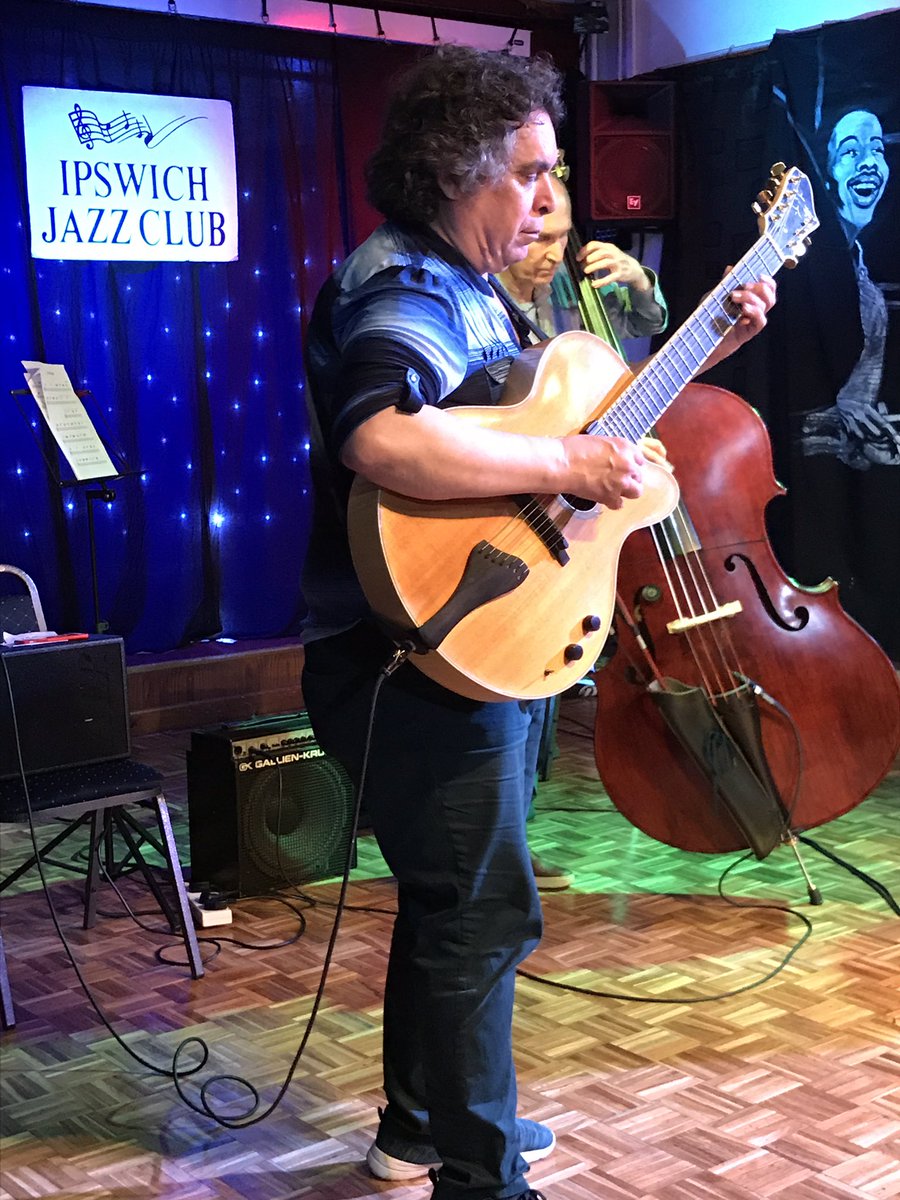 ipsjazzandblues's tweet photo. A real #guitar masterclass 2nite at The Cali. #HowardAlden in sensational form with #OllyWilby #SimonWoolf & #SebastiaanDeKrom. https://t.co/Q6FdKhripI