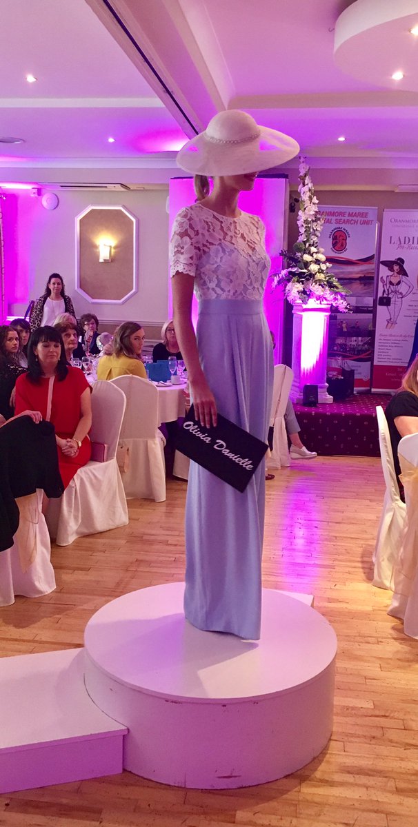 suziemahony's tweet photo. Lace with a difference! #racestyle @OLIVIADANIELLE_ @suziemahony @OranmoreLodgeHo @CatwalkModels_ @ktgeoghegan #ladiesday #bestdressed https://t.co/mtWyg8ijAg