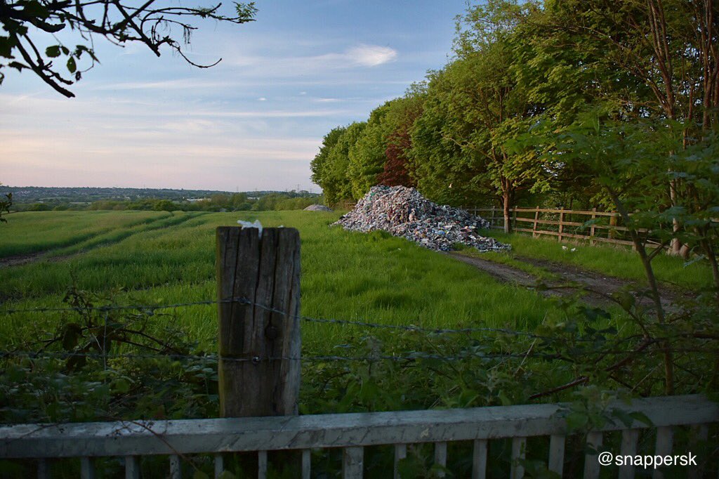 snappersk's tweet photo. There is #FlyTipping and then there is this.. #YewTreeLane  #Birmingham #M5 #Criminal #CountrySide https://t.co/x2JS5yzASU