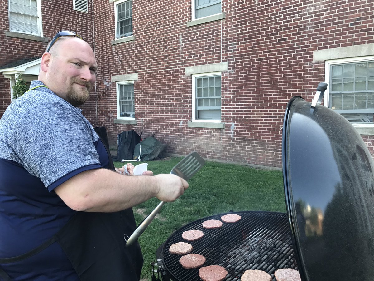 johnjiang0412's tweet photo. Sunday BBQ at the #bighouse VdP! #Cheshireacademy Thank you @Dan_Monahan! And all the amazing dorm parents for putting this together! https://t.co/rlOv1h7KNM