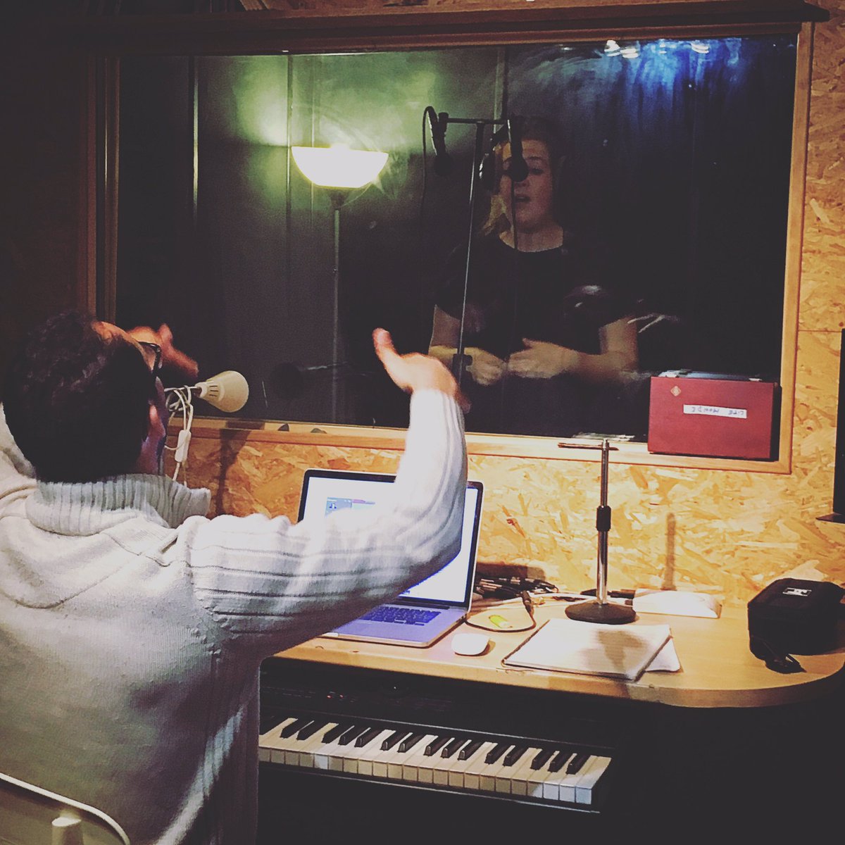 MurphySisters3's tweet photo. Spent last night in the studio! Excited to hear the final result! ☺ https://t.co/4aphAD7Mts