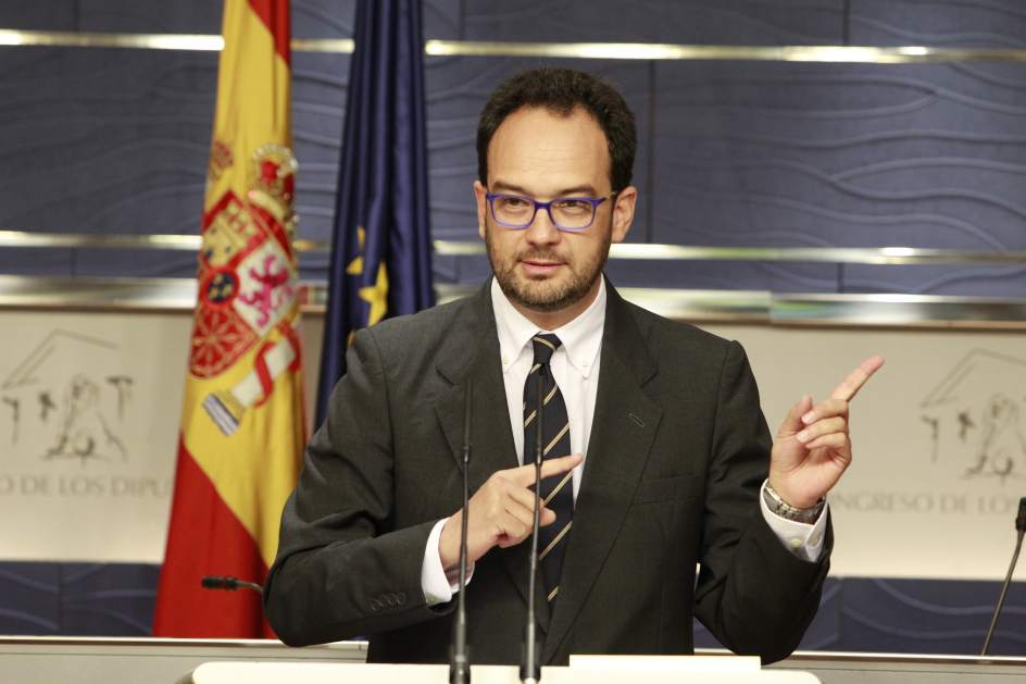 gerardotc's tweet photo. - ¿Entonces...?
- Sí, Antonio, sí. https://t.co/uHWnnfbtDR