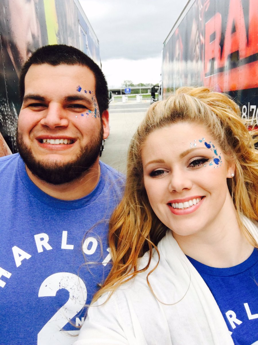 TooTallTilly16's tweet photo. Can't wait to see the Queen!!! @MsCharlotteWWE #DoitwithFlair #BowdowntotheQueen 👑💪🏻💕 https://t.co/IJxmEOU7Ur