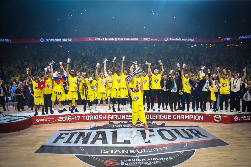Yok böyle bir duygu! Fenerbahçe'min formasıyla Avrupa'nın en büyük kupası ellerimizde yükseldi! Yaşa Fenerbahçe! 🏆 #FENER4GLORY