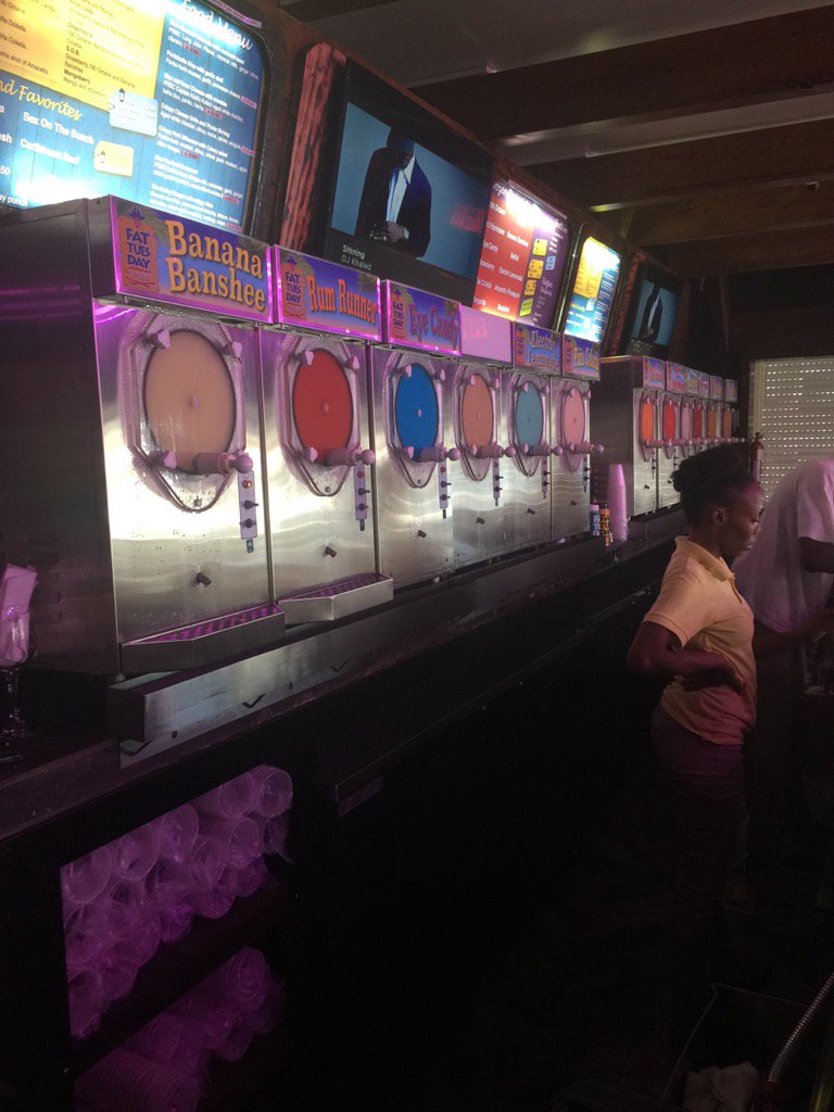 TonyOliver_xxx's tweet photo. #fattuesday the fattest Tuesday around. #NassauBahamas #ILiveWhereYouVacation #Drinks #190Octane https://t.co/OJIsfVLyH8