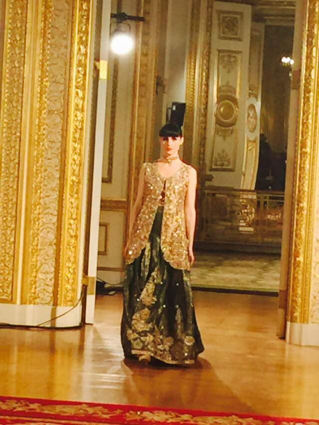 rickshaw_raani's tweet photo. #MCouture rules the ramp with some amazing color contrasts at #PFW11 @PAKISTANINVOGUE #Fashion https://t.co/FdsctNnKES