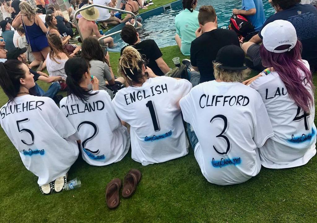 Michael5SOS's tweet photo. squad up, I guess? #hangoutfest https://t.co/tZGzSRIQJr