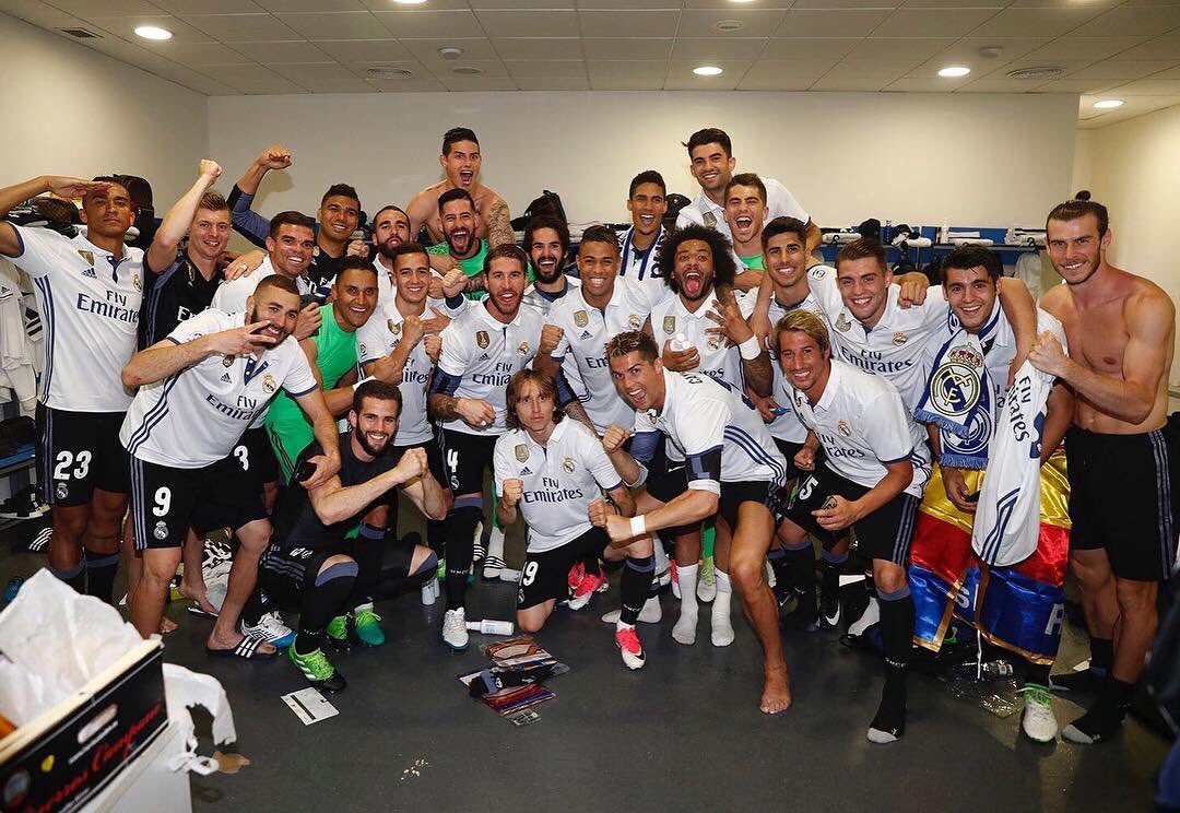 Footballogue's tweet photo. [#LaLiga] La joie des joueurs du Real https://t.co/cmWrzwwWme