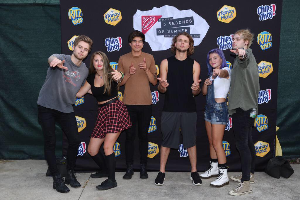 5soswith_fans's tweet photo. @Michael5SOS squad goals https://t.co/SdL1CHJYFz