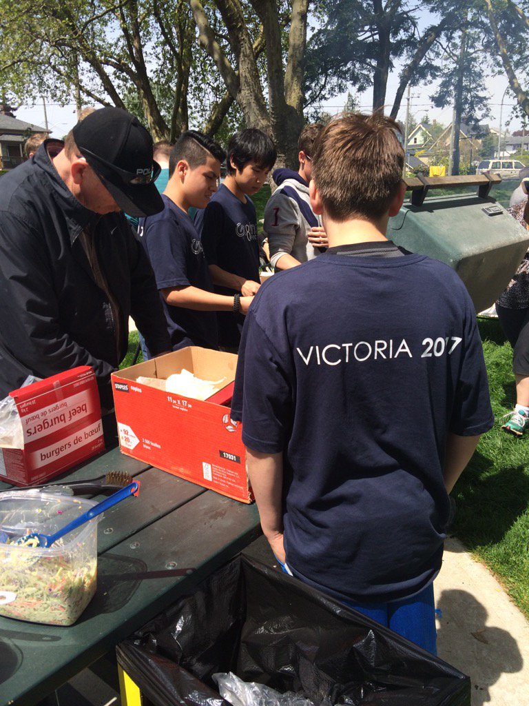 RiversideSWAT's tweet photo. BBQ! A passing kid said that was "weird" but when we offered him food he asked if we had hotdogs! ππ #gr8tnessproject https://t.co/z9pxXT6jOt