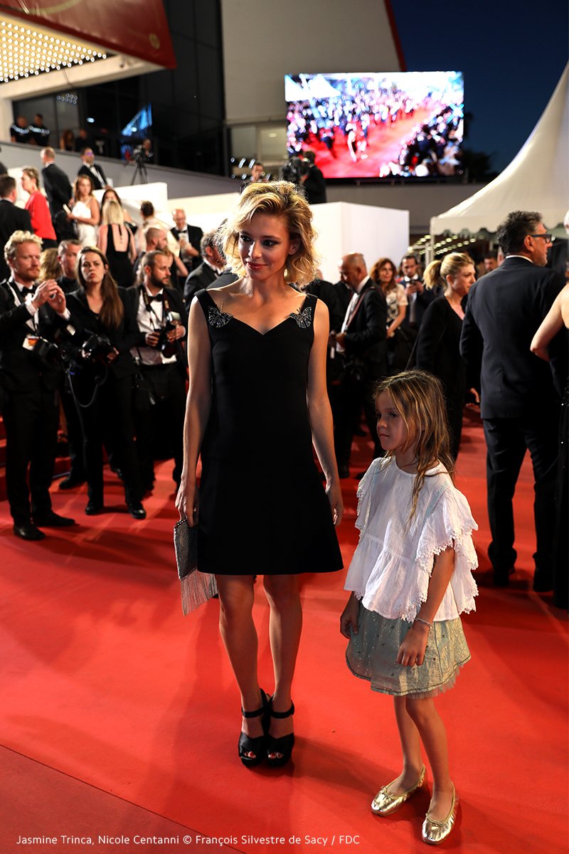 Festival_Cannes's tweet photo. #Redcarpet #Cannes2017 FORTUNATA by Sergio CASTELLITTO #UCR https://t.co/eKLJLWK7Tk