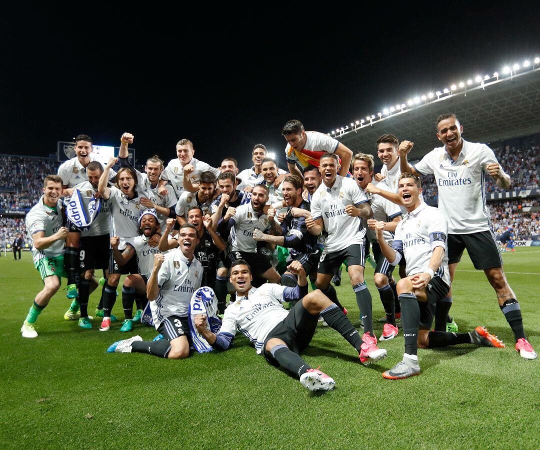 Casemiro's tweet photo. 🏆🥇🏆 https://t.co/4jG9a5Aykg