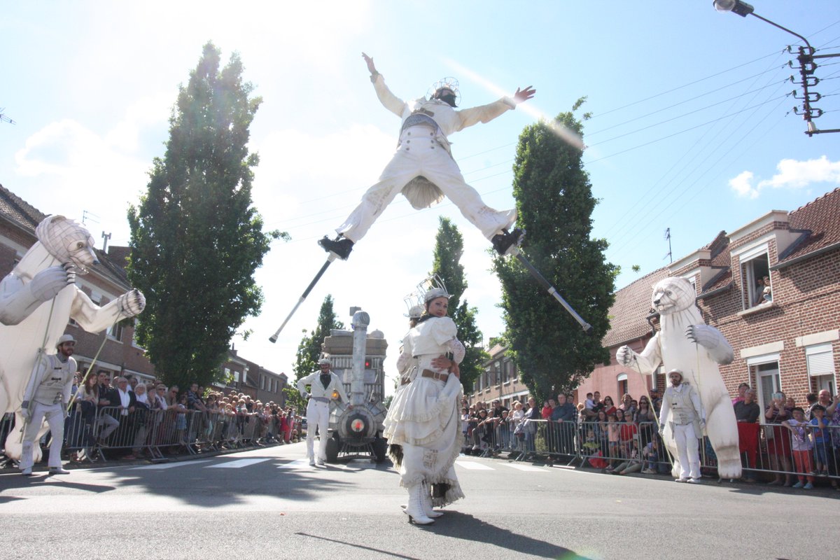 FrancoisGrz's tweet photo. Défilé de #Sigebert
#LambresLesDouai - 21 Mai 2017 https://t.co/gS9kJ0YYxF