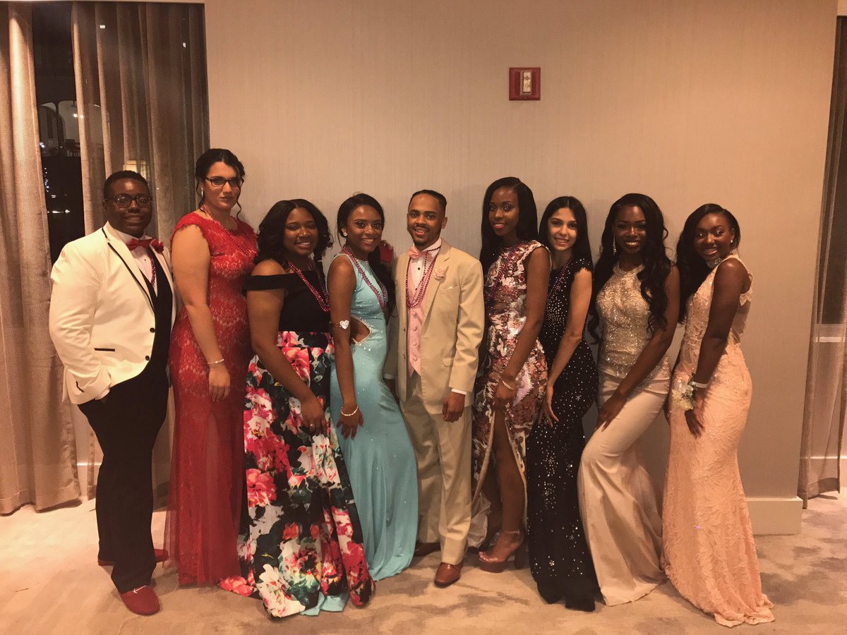 _xitsangie's tweet photo. All the clouds in the world couldn't block our shine โจ #MLECProm #Prom2k17 https://t.co/sGI7IFNOHM