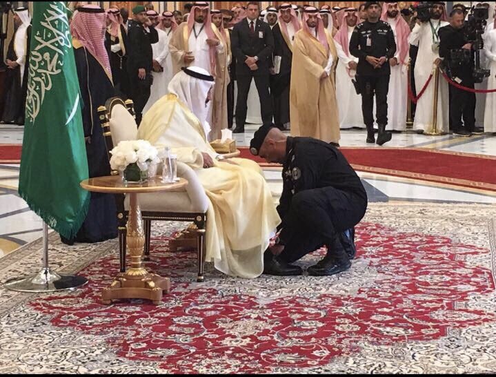 saddahalotaibi's tweet photo. وليّ امر .. وعود ربي يعافيه
حسبة ابوه بهيبته وبمقامه
.
يا اللي تلوم الفغم باللي يسوّيه
راسه طويل ولا تطوله ملامه https://t.co/Qh7ius11Vx