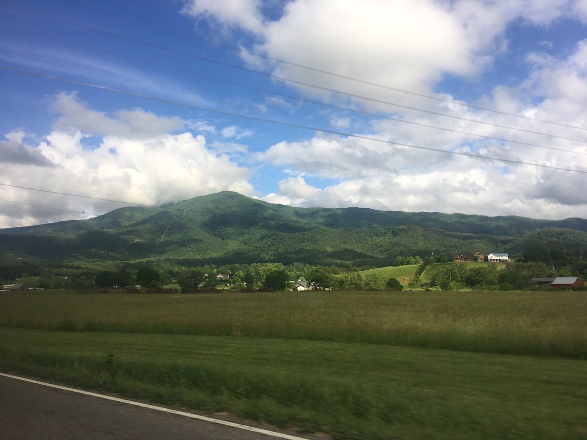 DIguys's tweet photo. Things are getting hot in the smokey mountains https://t.co/vtIYjDjRWE