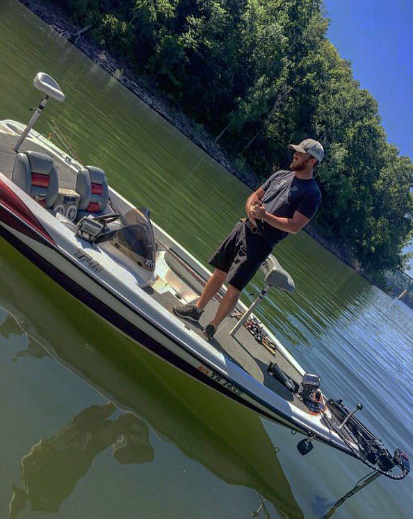 puckett12v's tweet photo. Women should date men who fish cause fisherman have patience, the kind of patience it takes to deal with your shit https://t.co/gnwzIzjXR2