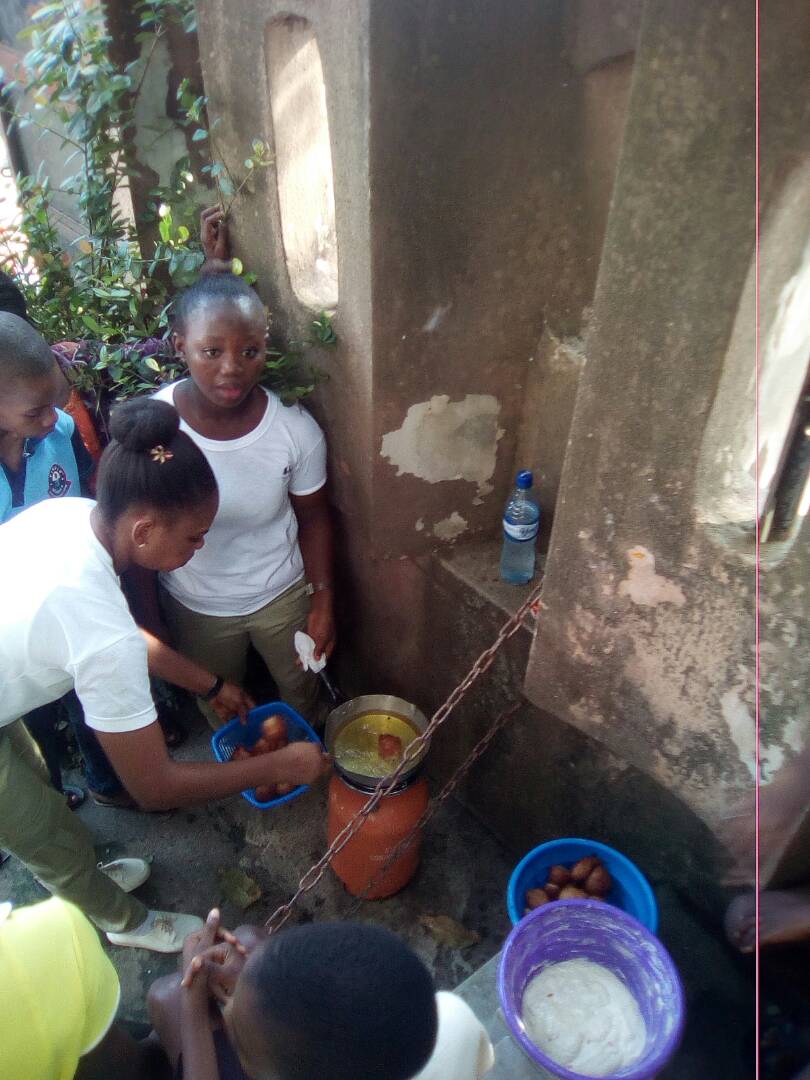 vsonysclagos's tweet photo. @vsonysclagos,children are also taught to be self dependent &amp; to be self employed by engaging in several handiworks such as the one below. https://t.co/Pu71TG4HCc