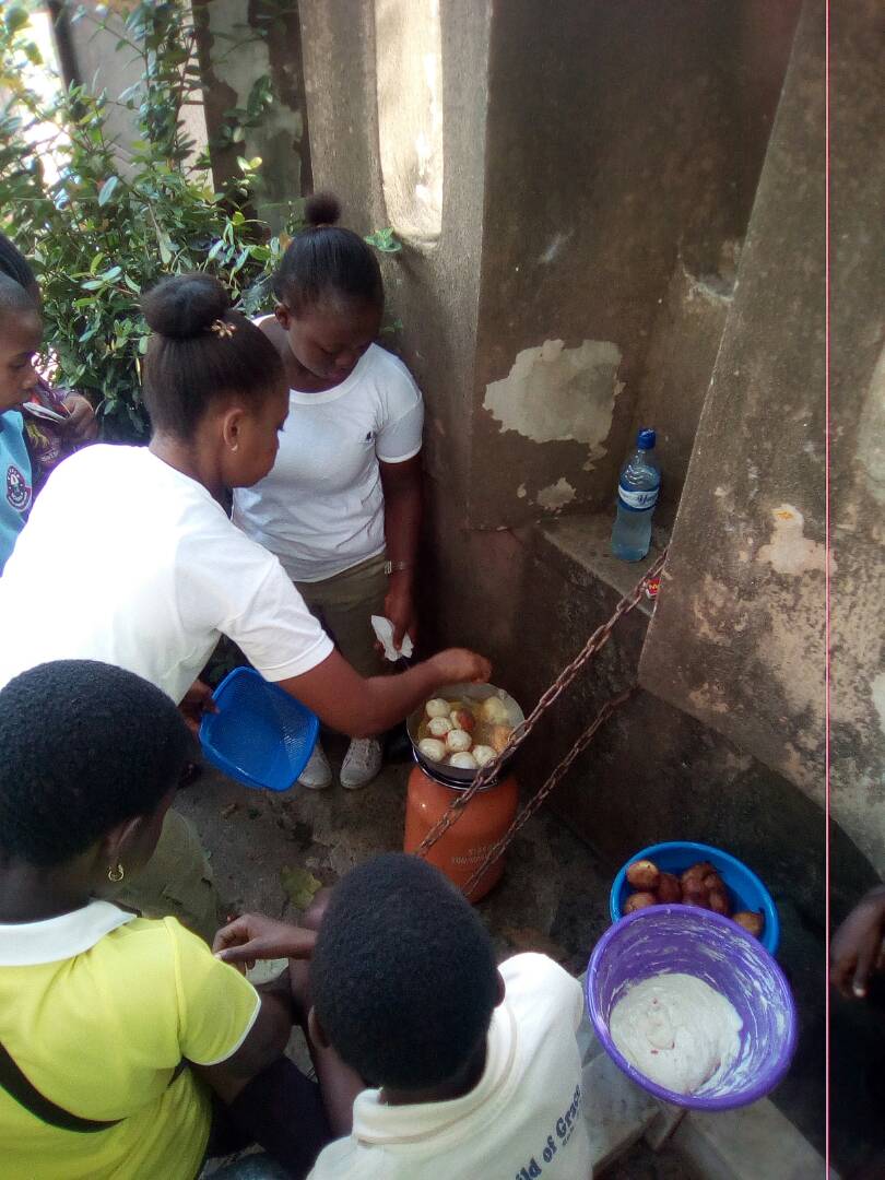 vsonysclagos's tweet photo. @vsonysclagos,children are also taught to be self dependent &amp; to be self employed by engaging in several handiworks such as the one below. https://t.co/Pu71TG4HCc
