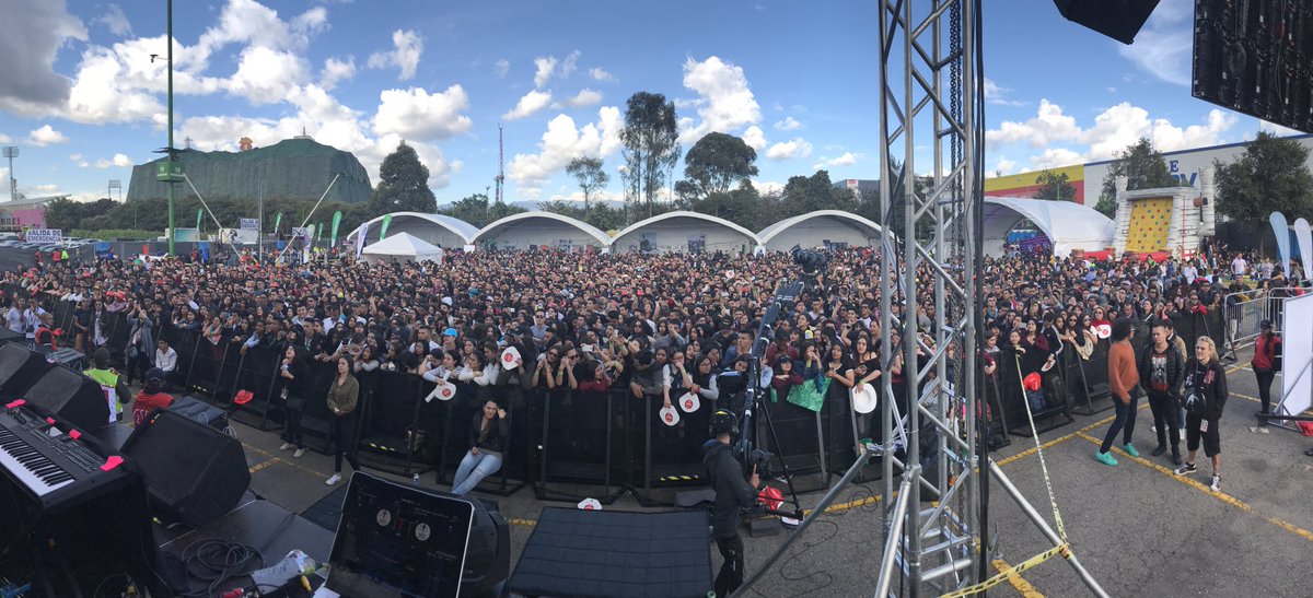 johfa's tweet photo. Así es que se hacen eventos #CUNFest2017 otro exitoso evento @canalmigente y @CUNencontacto https://t.co/xULClJWL9o