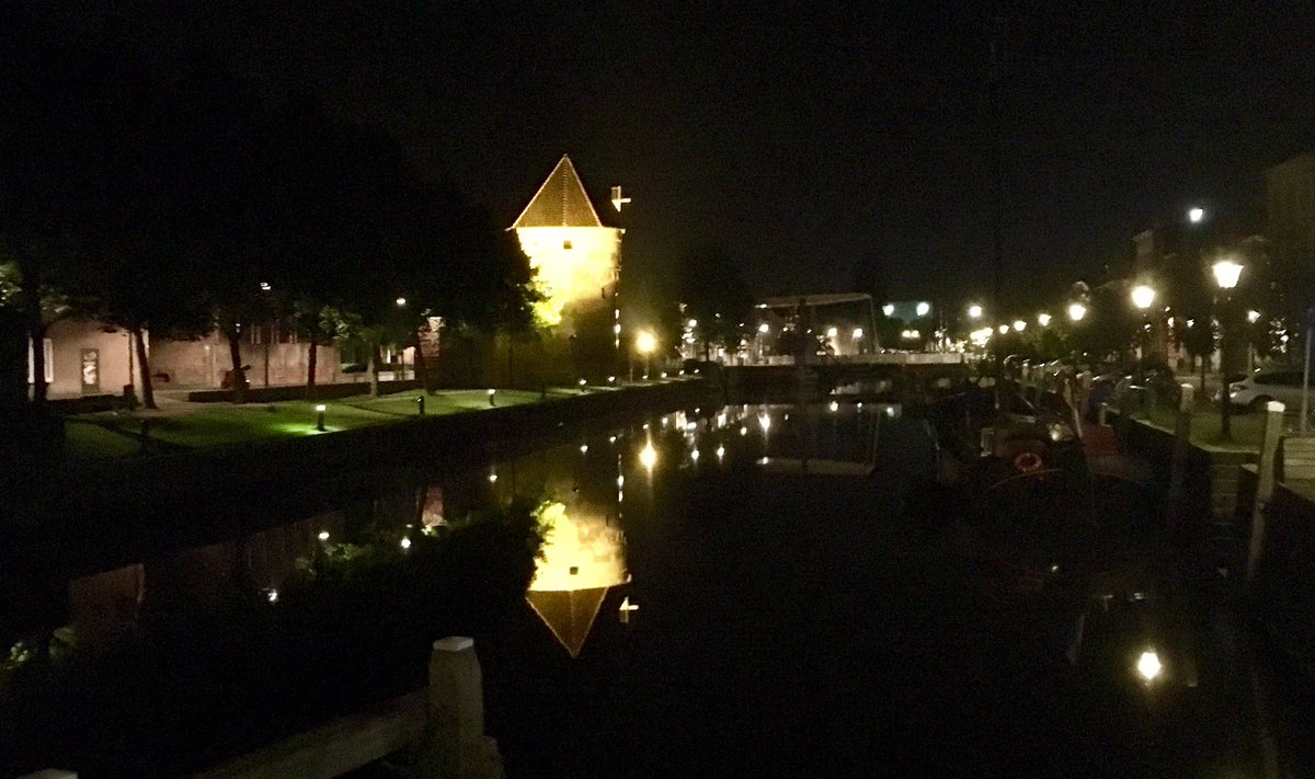 bluefingerpics's tweet photo. #zwolle #thorbeckegracht https://t.co/WU5tZRX9V1