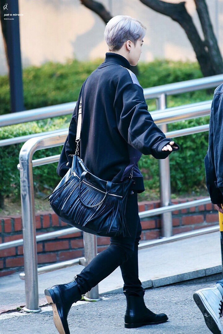 b_t_s1995's tweet photo. #BTSBBMAs
かわ https://t.co/xNQbyvisJz