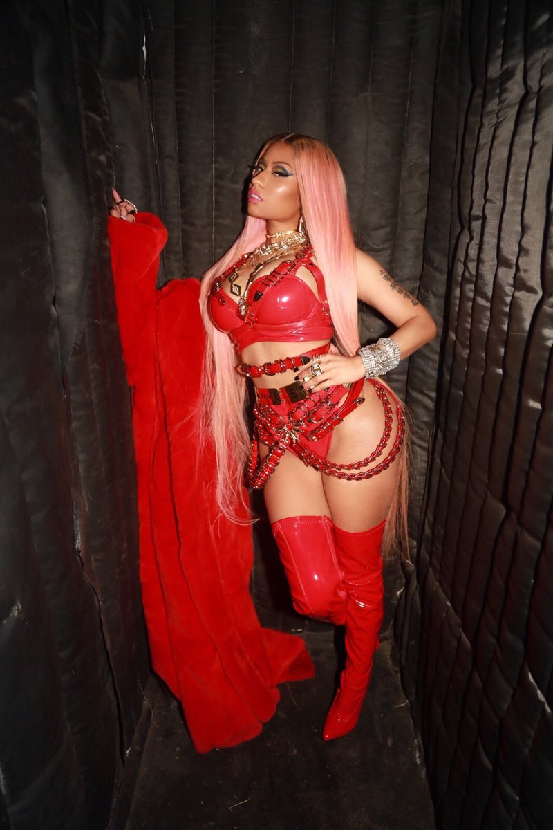 NickiPopLook's tweet photo. we dont do diss records! we do hit records and diss u on them 
#NickiBBMAs https://t.co/DxESt9uh8M