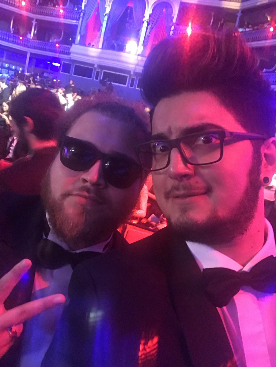 sirkazzio's tweet photo. Invasão Youtuber nos #globosdeouro https://t.co/t4EYRnqojE