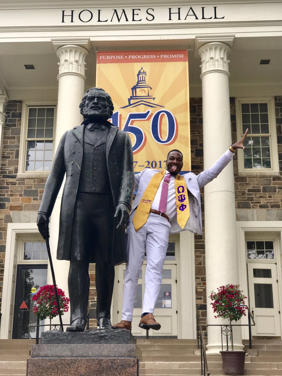 poppadrew's tweet photo. You only live once but your legacy lives forever..S/o to Dire #longliveDire #MorganAlumni #bruhzgraduate 🎓 https://t.co/3gmS0JZcTQ