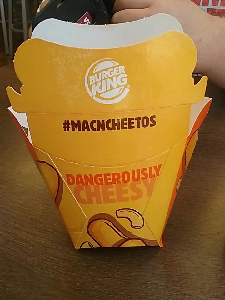 MRandolphi's tweet photo. #MACNCHEETOS https://t.co/bkAdtS6eGO