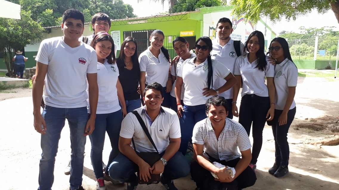 Ejercito_Div1's tweet photo. Agradecemos de manera especial a la Asociación Colombiana de Estudiantes y Médicos Generales @asocemeg quienes nos apoyaron en #Algarrobo https://t.co/y19paBK6Lt