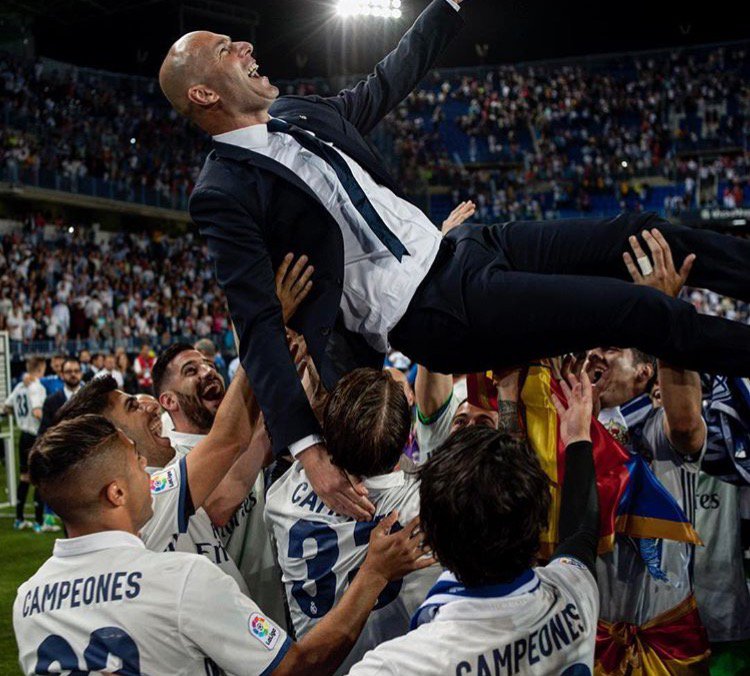 realmadriden's tweet photo. LaLiga CHAMPIONS. 🇪🇸🏆⚽

🙌 ¡¡GRACIAS, #Zidane!! 🙌

#33Ligas #HalaMadrid https://t.co/hCFqE3gtrJ