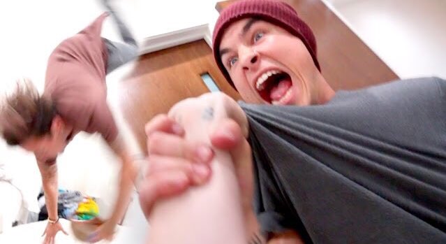 ItsBobbyMares's tweet photo. I want to give YOU a SHOUTOUT in my next video! Choosing 1 person who RT's this!

NEW VID IS UP! Like &amp; subscribe!

https://t.co/bJcdHWrJsG https://t.co/eXKtenoxL8