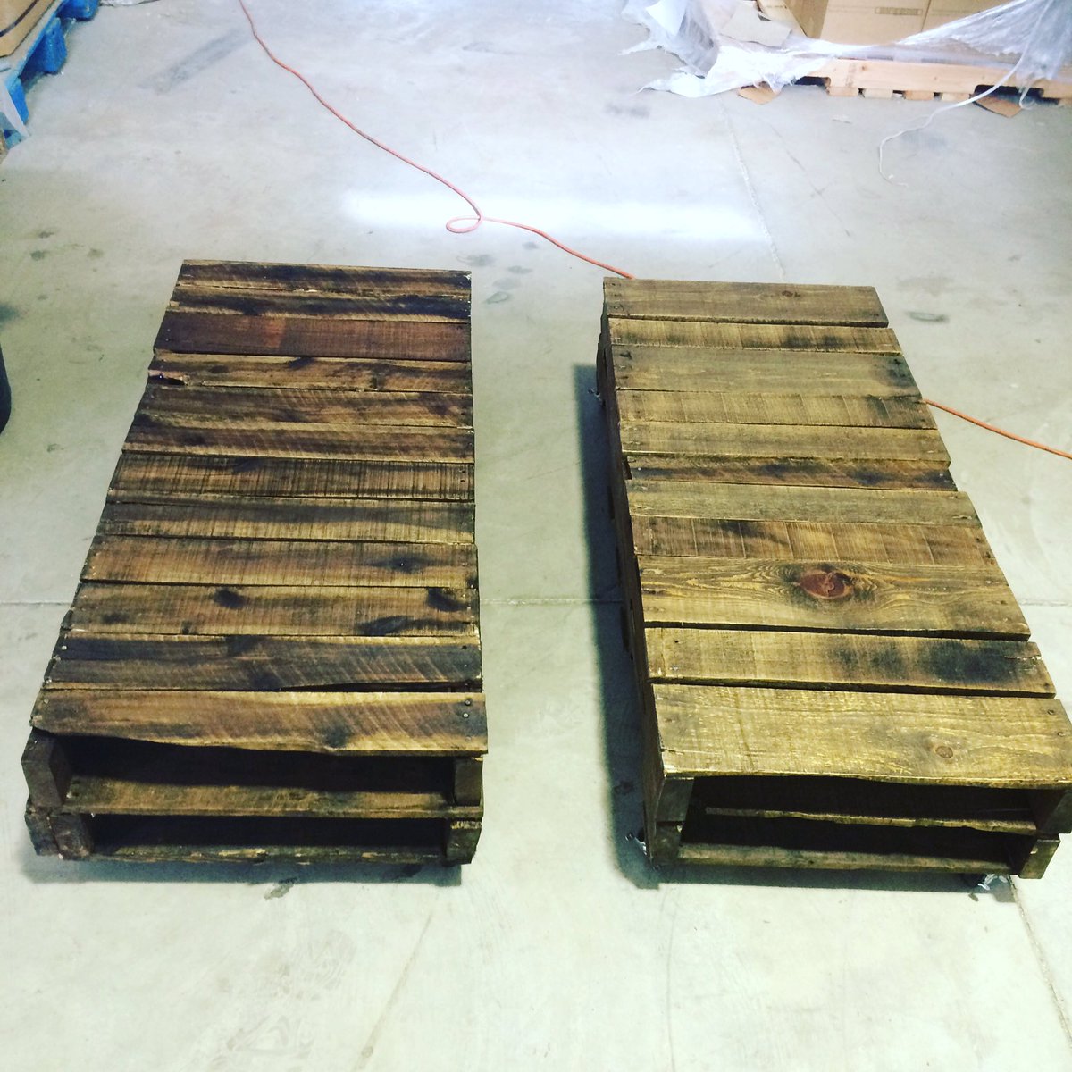 skylars_shop's tweet photo. #IfOnlyIHad An Awesome Pallet Coffee Table From Skylar's Shop! #SkylarsShop π https://t.co/IkJOwRtuct