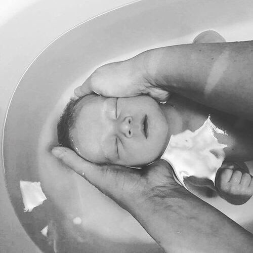 natsugdrss's tweet photo. “Ogni volta che mi guardi
nasco nei tuoi occhi.”

+365 https://t.co/90bSQCzDA4