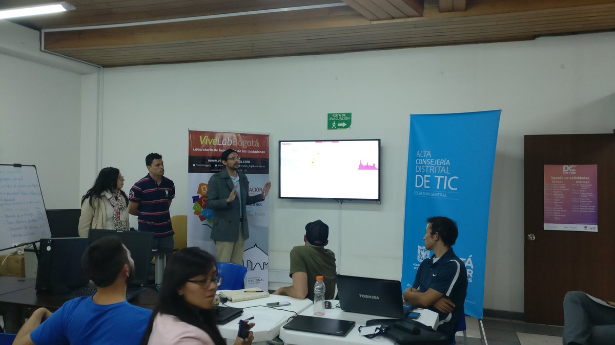 maurotov's tweet photo. Solución para decidir cuál es el mejor medio de transporte para desplazarse en Bogotá. #DatosDCSuba @ViveLabBogota @ConsejeriaTIC https://t.co/iFiTnXpzVV