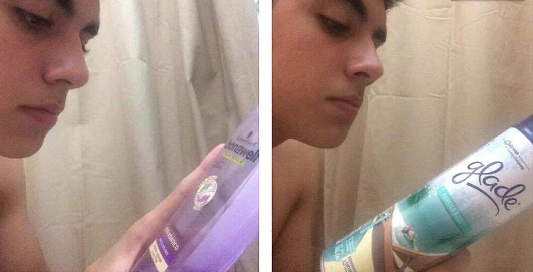 ClarissaYorke's tweet photo. Quando eu vou ao banheiro sem celular https://t.co/lMBZoNfNvq