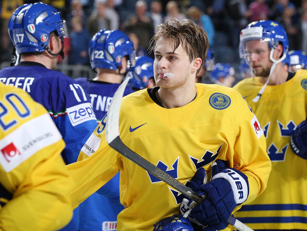 IIHFHockey's tweet photo. Congrats @wmnylander for winning the MVP title on top of #IIHFWorlds gold! More: https://t.co/tJx9WGs7Au https://t.co/uDdrGhPbDz