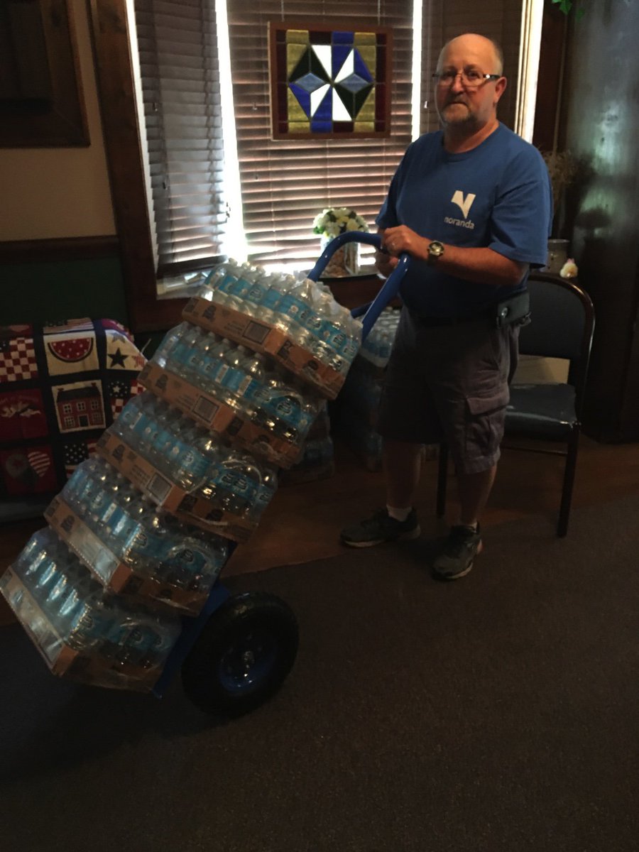 nutgraham's tweet photo. It is Sunday evening and I am about to haul bottled water around from outside to inside my home to start another week.  Day #762 WAITING https://t.co/zJVgS8DRWw