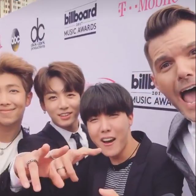 eternalbts_'s tweet photo. AHHHHHHH #BTSBBMAs https://t.co/rvu1xr4V64
