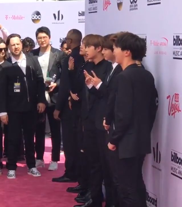 eternalbts_'s tweet photo. AHHHHHHH #BTSBBMAs https://t.co/rvu1xr4V64