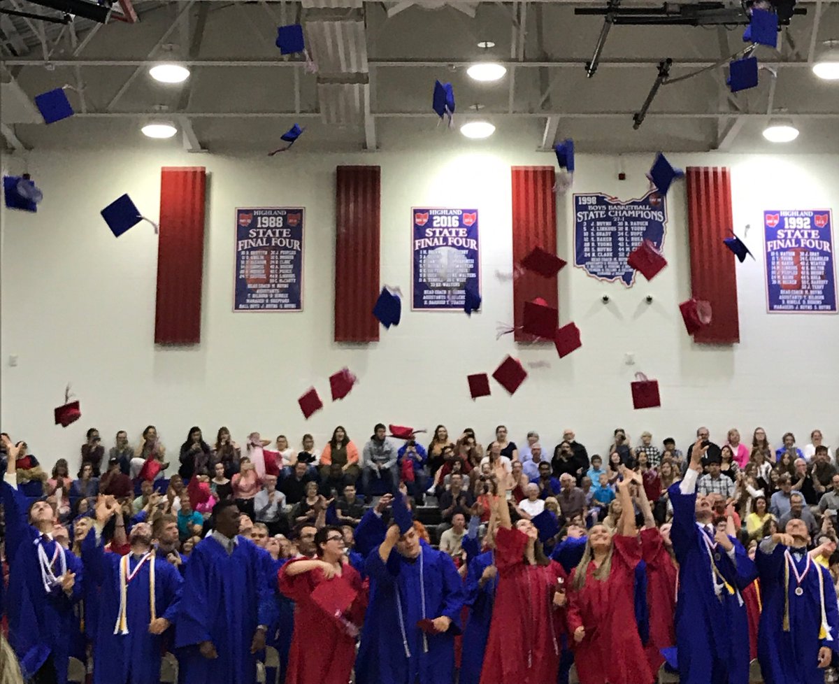 MsSteele1's tweet photo. So excited and proud of the class of 2017! Congrats #ScotsNation https://t.co/CRrrpuak0d