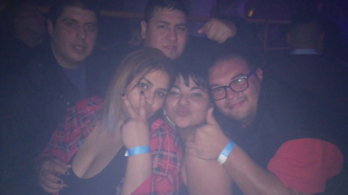 Andy_1188's tweet photo. Noche de amiguooooss https://t.co/IVeAxhAqzv