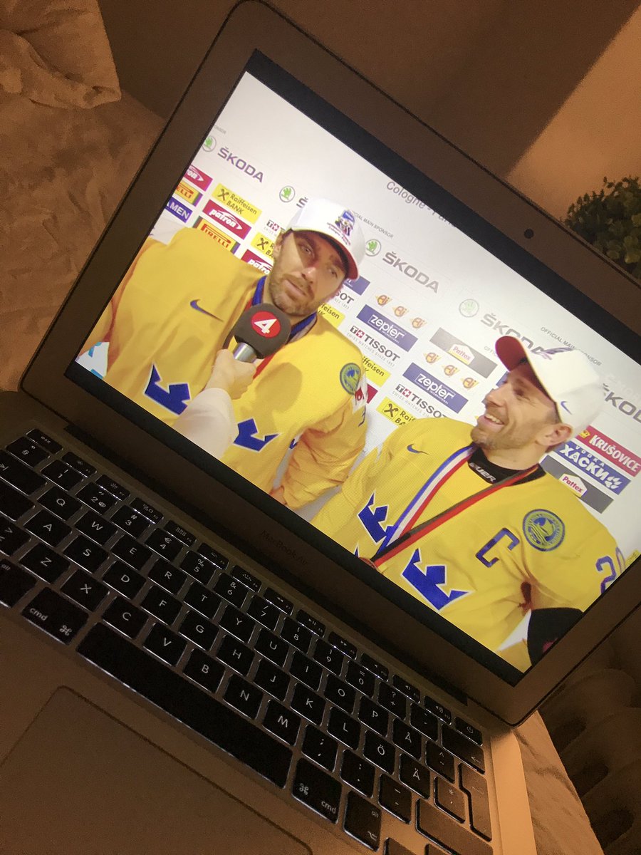 FilipSundberg's tweet photo. Intervju med Joel men kung Henke klev in i rutan🌟🌟🌟 #axelrollen https://t.co/Qxvx5Pt7mR