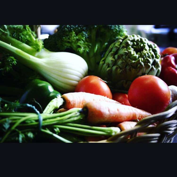 KitchenOnFire's tweet image. Visit the farmer's market today or yesterday! We'd love to know what you bought &amp;amp; cooked. Share it with us! #CommittoCooking #ShareFood