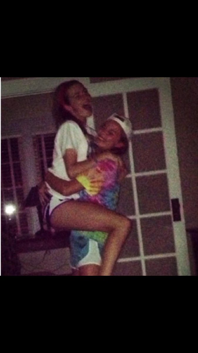 rachellong_'s tweet photo. happy birthday @abbysaunderrs !!! I miss you and making the best mems together.hope to see you soon ily💗💗 #moobs #roobs #classicfab5pics https://t.co/MPcEOETdNr